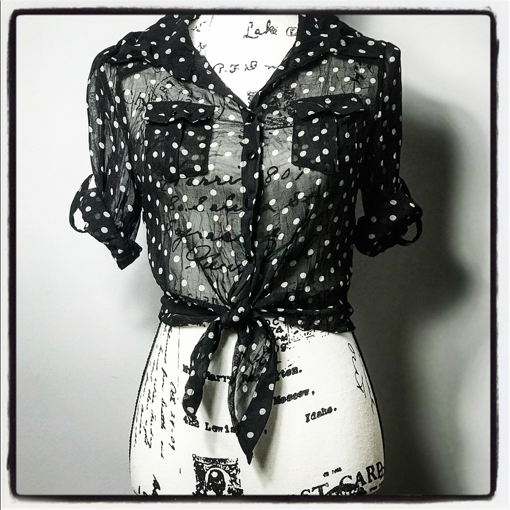 NWOT delia's Front Tie Button-Up Blouse